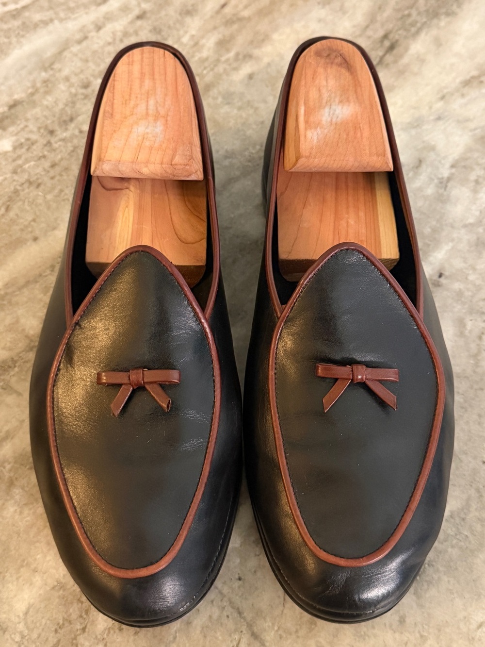 BELGIAN SHOES MR CASUAL LOAFER BLACK LEATHER W BROWN SLIPPERS 7.5  $800 BOW TIE